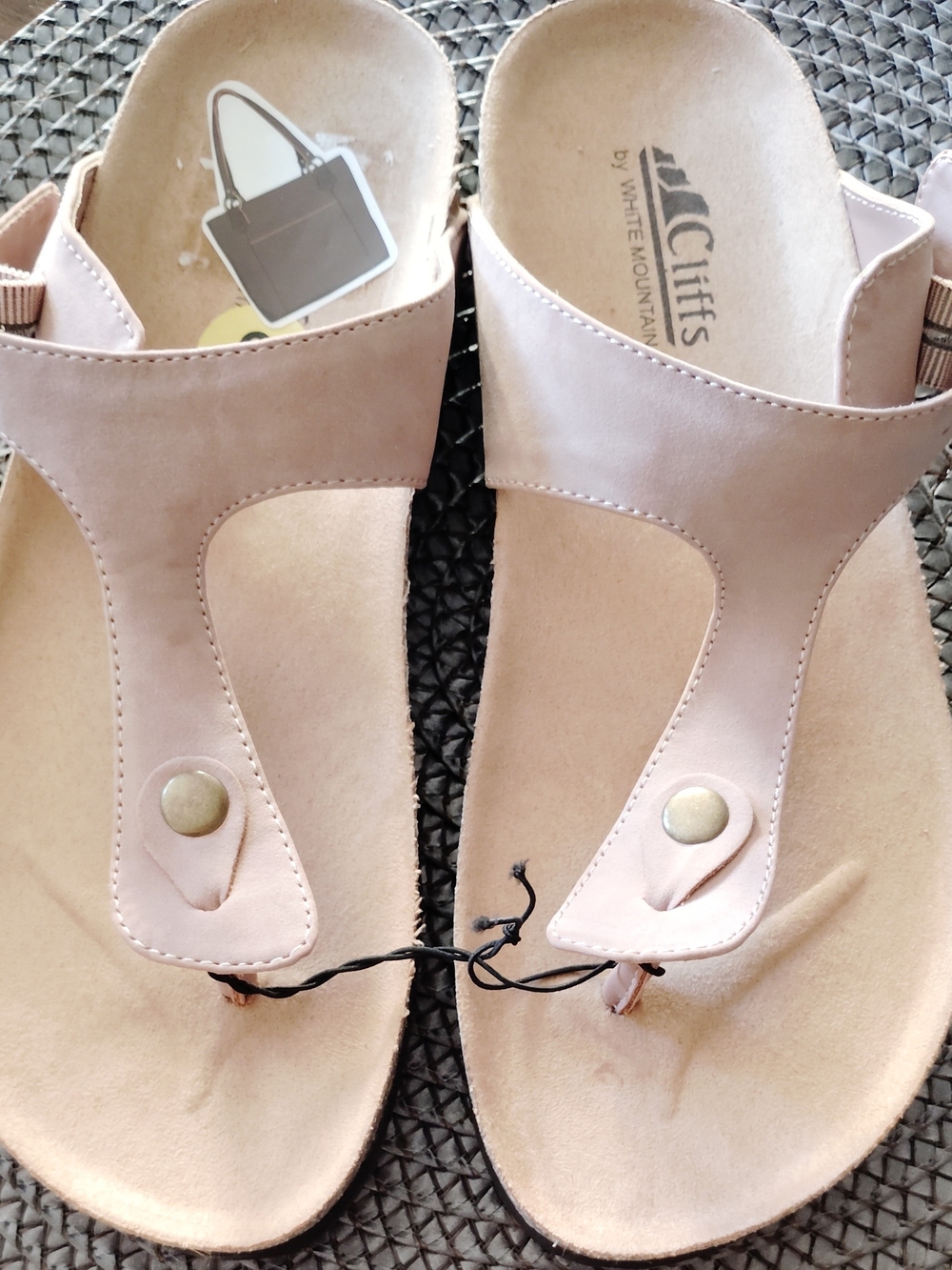 Cliffs by White Mountain Women’s Soft Pink T‑Strap Sandals